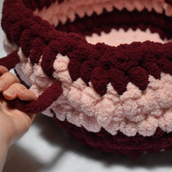 HAND CRAFTED Cochet Pet bed with Handles - Picture 7 of 9